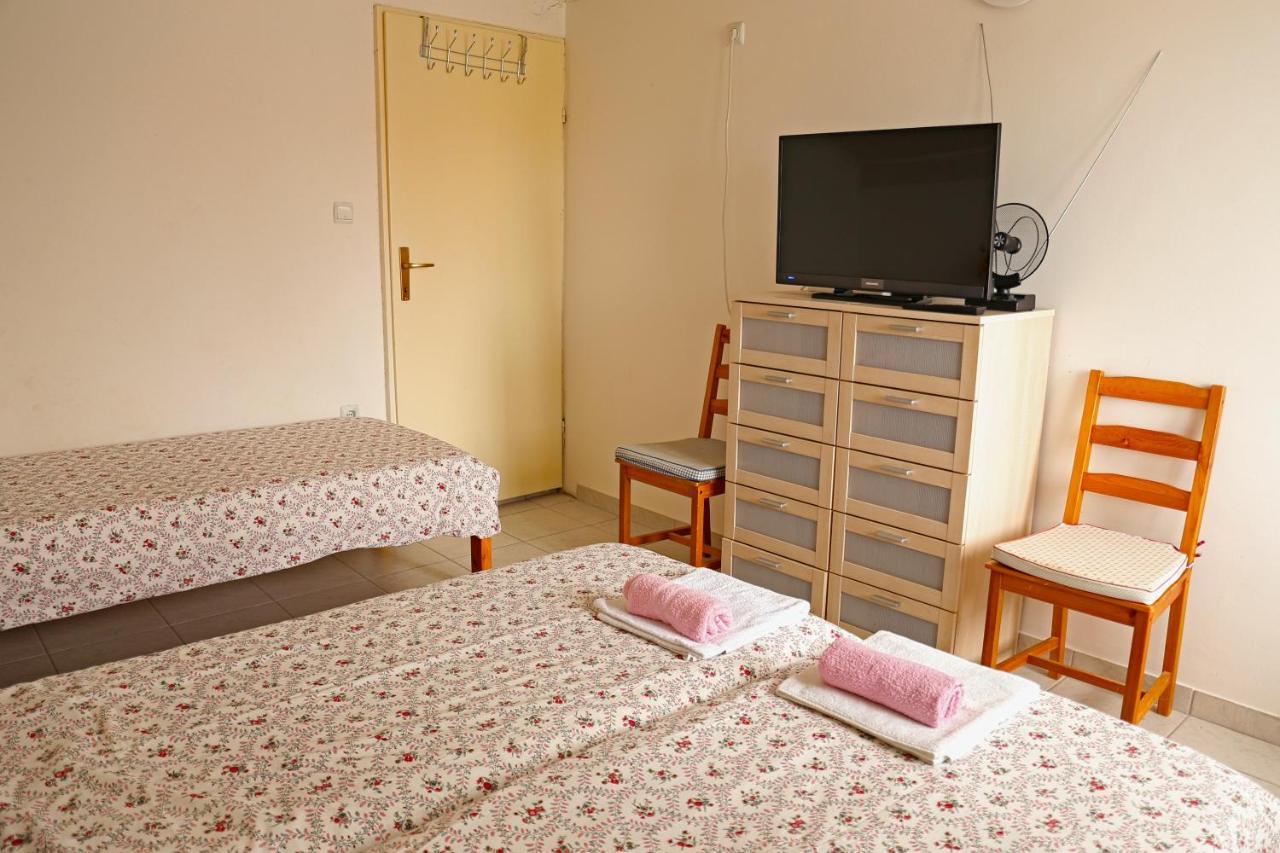 Apartments Mira Gornji Karin Eksteriør billede