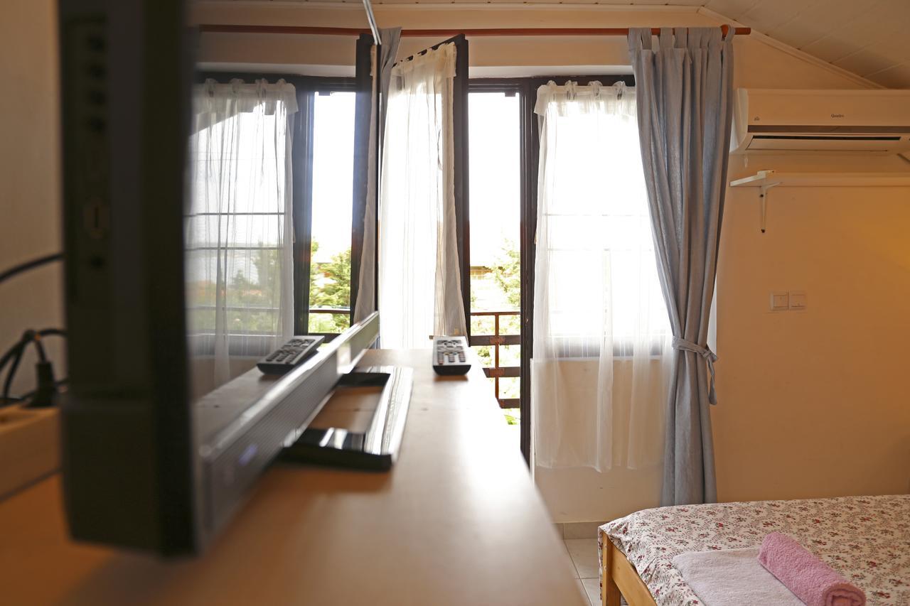 Apartments Mira Gornji Karin Eksteriør billede